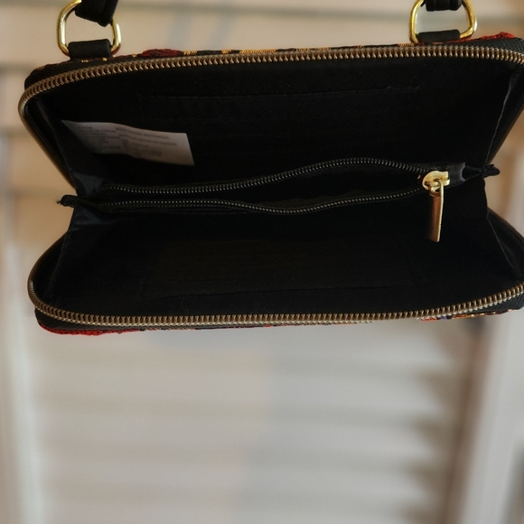 Floral Embroidered Crossbody Bag - Picture 4 of 5